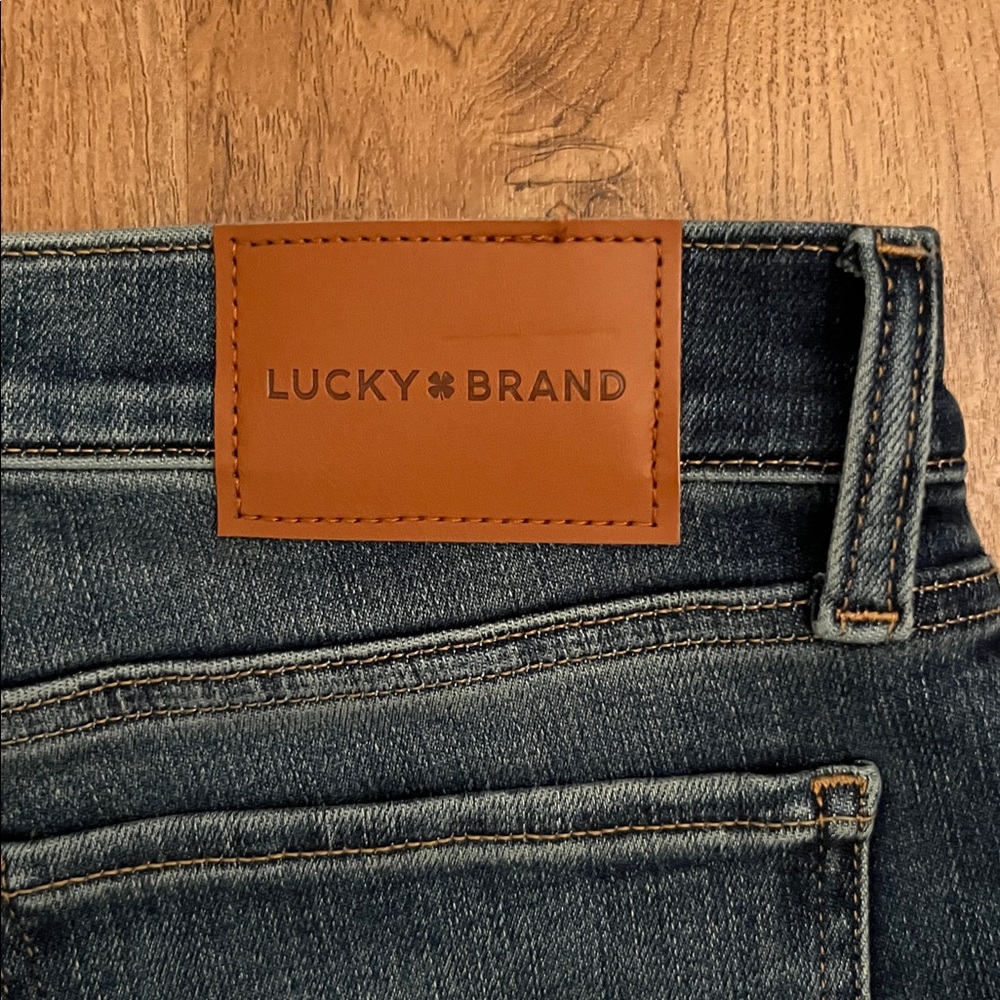 NWT Lucky Brand Mid-Rise Sweet Straight Jeans - Picture 11 of 13